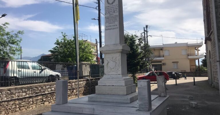 Άγνωστοι βεβήλωσαν το μνημείο των Ηρώων