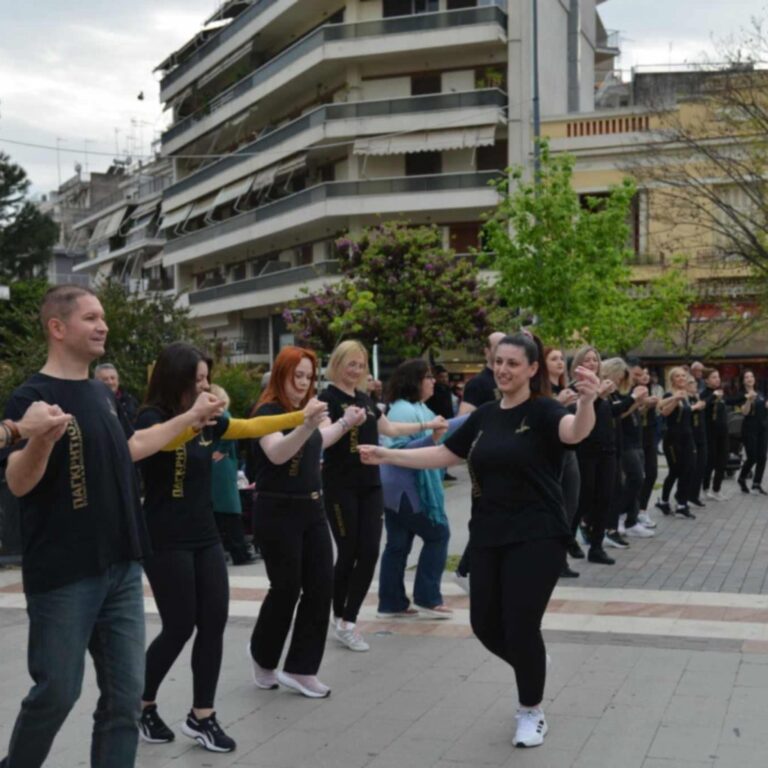 Αγρίνιο: Η «Ανεμώνη» σκόρπισε μηνύματα αγάπης και αποδοχής στην καρδιά της πόλης (vid)