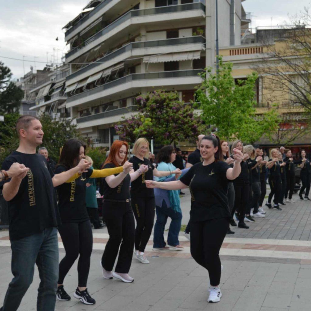 Αγρίνιο: Η «Ανεμώνη» σκόρπισε μηνύματα αγάπης και αποδοχής στην καρδιά της πόλης (vid)