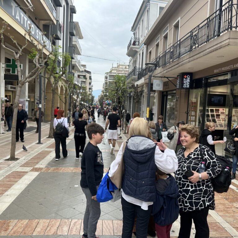 Αγρίνιο: «Μεγάλη Παρασκευή» στην αγορά λένε οι έμποροι - Περισσότερος κόσμος, λιγότερα ψώνια