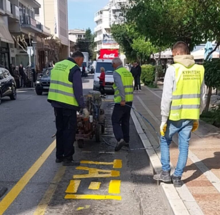 Ικανοποίηση εξέφρασαν ιδιοκτήτες και οδηγοί ταξί στο Αγρίνιο για τις διαγραμμίσεις του Δήμου στο κέντρο της πόλης στις «πιάτσες» τους,