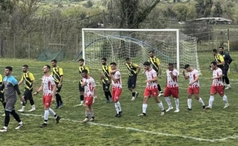 Αγριο ξύλο σε αγώνα τοπικού- Χτύπησαν παίκτες, τρία άτομα στο νοσοκομείο (βίντεο)