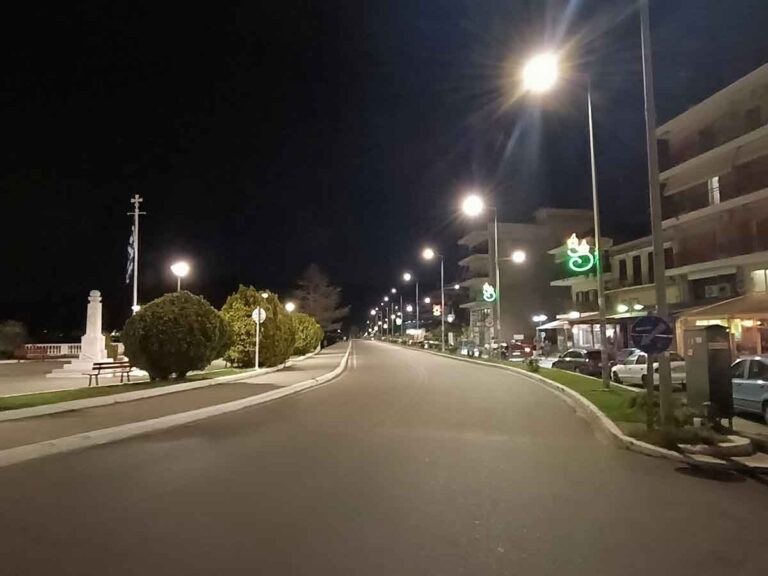 Αμφιλοχία: Εγκαταστάθηκαν τα νέα «έξυπνα» φωτιστικά led στην παραλιακή οδό - Karvasaras