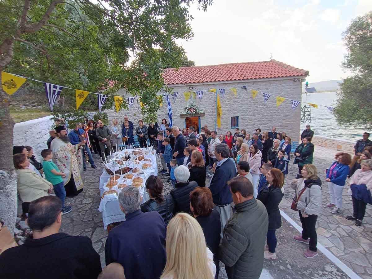 Αμφιλοχία: Εσπερινός με πλήθος κόσμου στο εξωκλήσι του Ιερού Ναού Αγίου Γεωργίου (φωτο) – Karvasaras