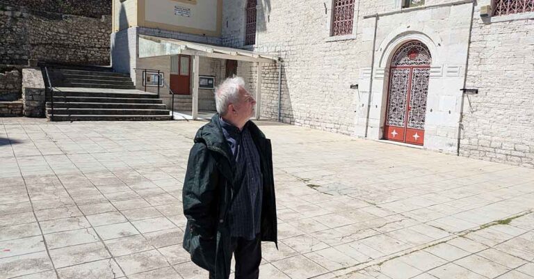 Αμφιλοχία: Μια κατανυκτική βραδιά τη Μεγάλη Τετάρτη στο προαύλιο του Ι.Ν. Αγίου Αθανασίου - Karvasaras