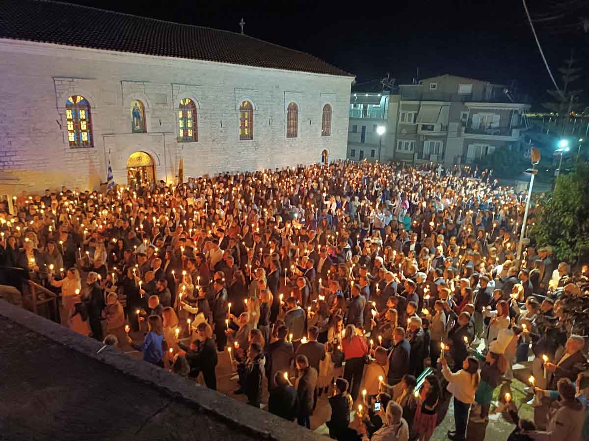 Αμφιλοχία: Χιλιάδες πιστοί έλαβαν το Άγιο Φως στην Ανάσταση (φωτο & video) – Karvasaras