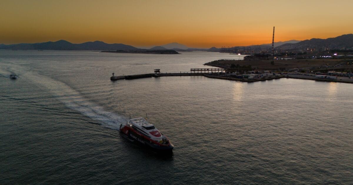Απέπλευσε από τον Πόρο για Πειραιά το καταμαράν FLΥING CAT IIΙ