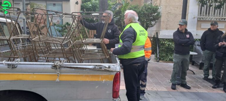 Απομακρύνθηκαν τραπεζοκαθίσματα στο κέντρο του Αγρινίου από όσους δεν συμμορφώνονταν (φωτο)
