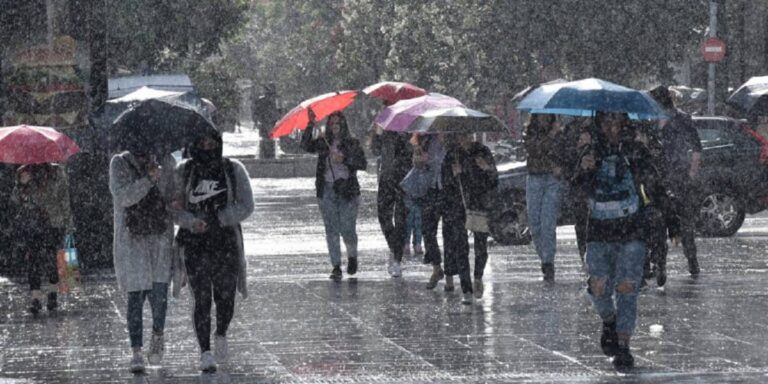 Βροχές και καταιγίδες σήμερα, ψυχρή εισβολή από την Φινλανδία από αύριο