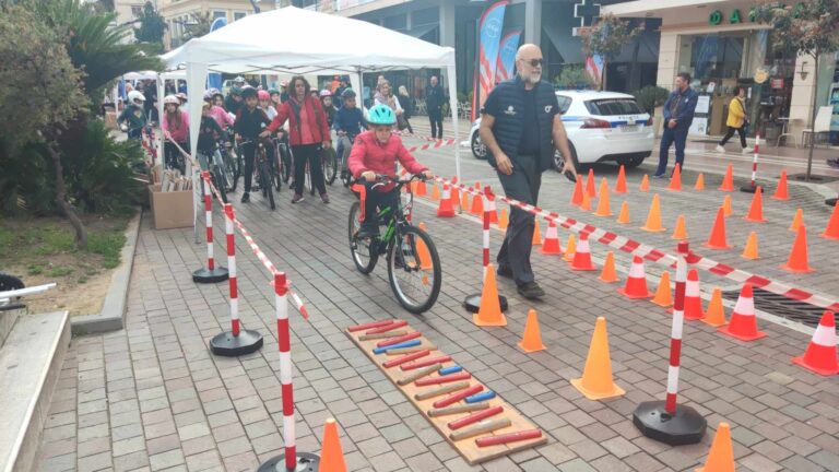 ΔΕΗ Tour of Hellas: «Ζωή... ποδήλατο» για δεκάδες παιδιά στην κεντρική πλατεία του Αγρινίου
