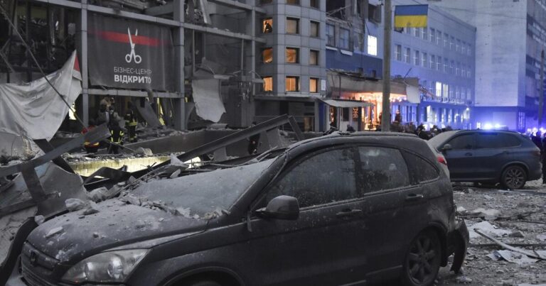 Δυο νεκροί και τουλάχιστον 16 τραυματίες σε πλήγματα της Ρωσίας