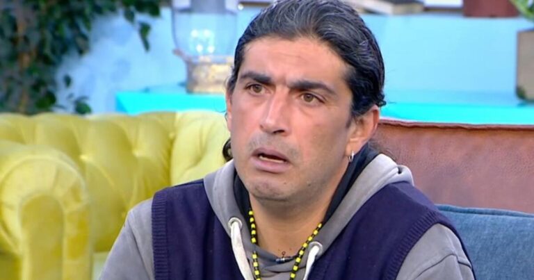 «Είμαι πολιτικός κρατούμενος και ξεκινάω απεργία πείνας»