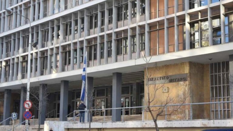 Ελεύθεροι οι έξι συλληφθέντες για το κύκλωμα με την ιατροδικαστική υπηρεσία