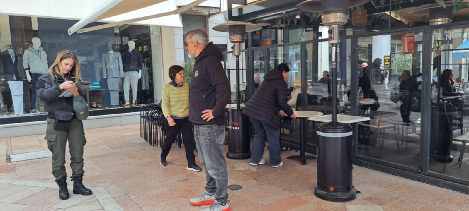 Επιχείρηση – «σκούπα» από το Δήμο Αγρινίου για τραπεζοκαθίσματα