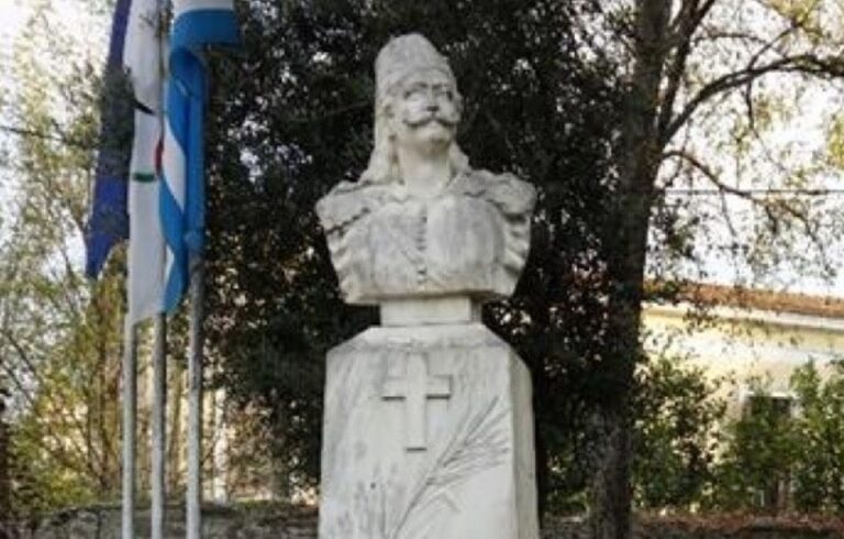 Η προτομή του ήρωα Θανάση Ραζηκότσικα