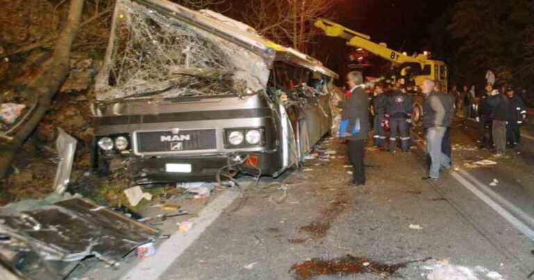 Η τραγωδία στα Τέμπη με τους 21 νεκρούς μαθητές που δείχνει να μην τελειώνει ποτέ