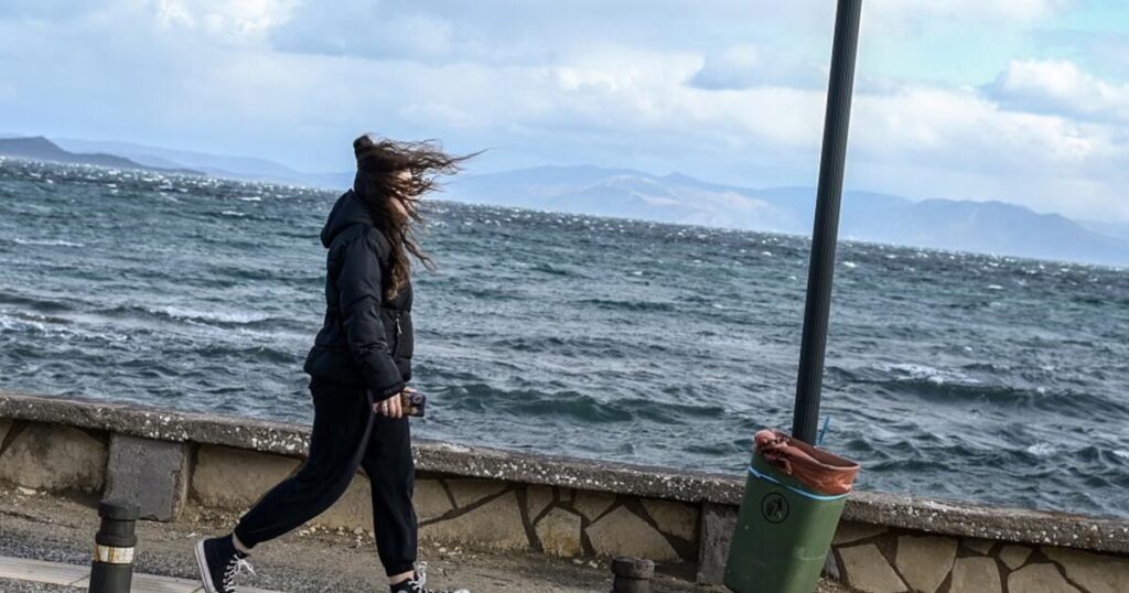 Θυελλώδεις βοριάδες, βροχές και χαμηλές θερμοκρασίες