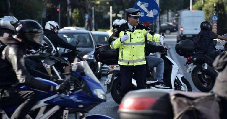 Κίνηση στους δρόμους: Στα «κόκκινα» Πειραιάς και κέντρο Αθήνας