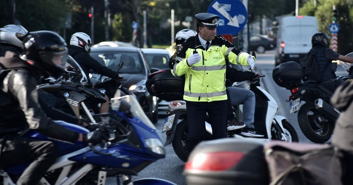 Κίνηση στους δρόμους: Στα «κόκκινα» Πειραιάς και κέντρο Αθήνας