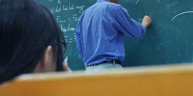 Καθηγητής σε περιοχής της Βόνιτσας χαστούκισε μαθητή και αναζητείται