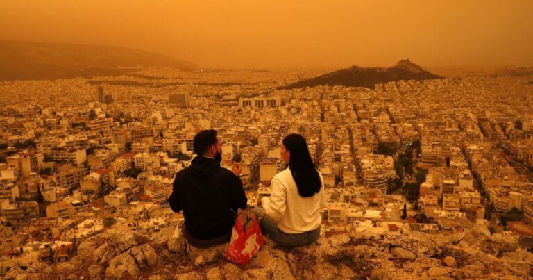 Καιρός: Με λασποβροχές και 30άρια