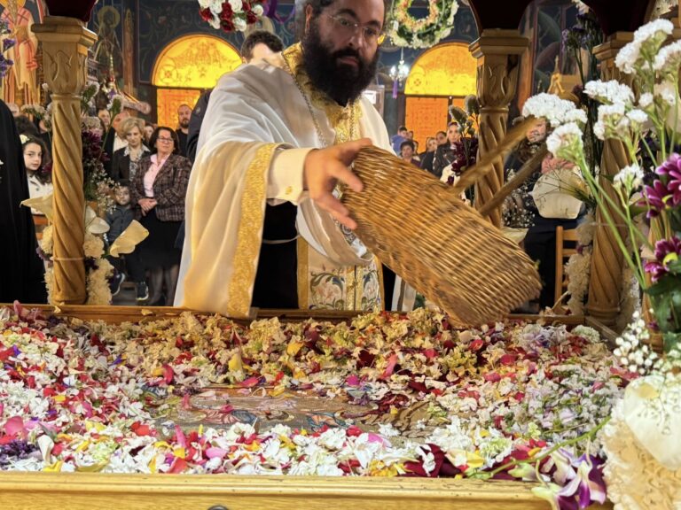 Μ. Παρασκευή . Εσπερινός της Αποκαθήλωσης στην Ενορία του Αγίου Αθανασίου Κατούνας