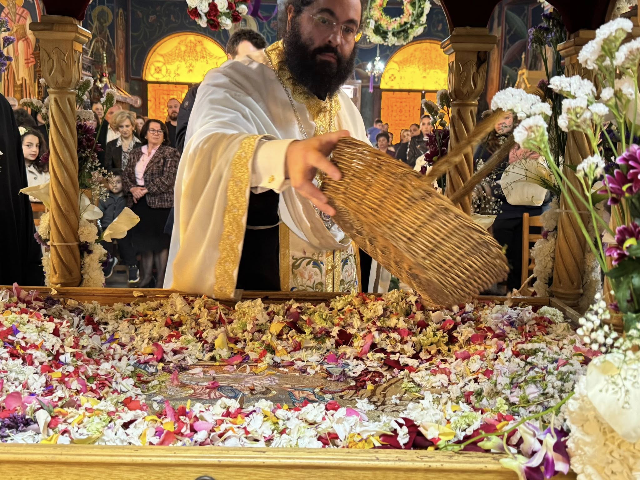 Μ. Παρασκευή . Εσπερινός της Αποκαθήλωσης στην Ενορία του Αγίου Αθανασίου Κατούνας