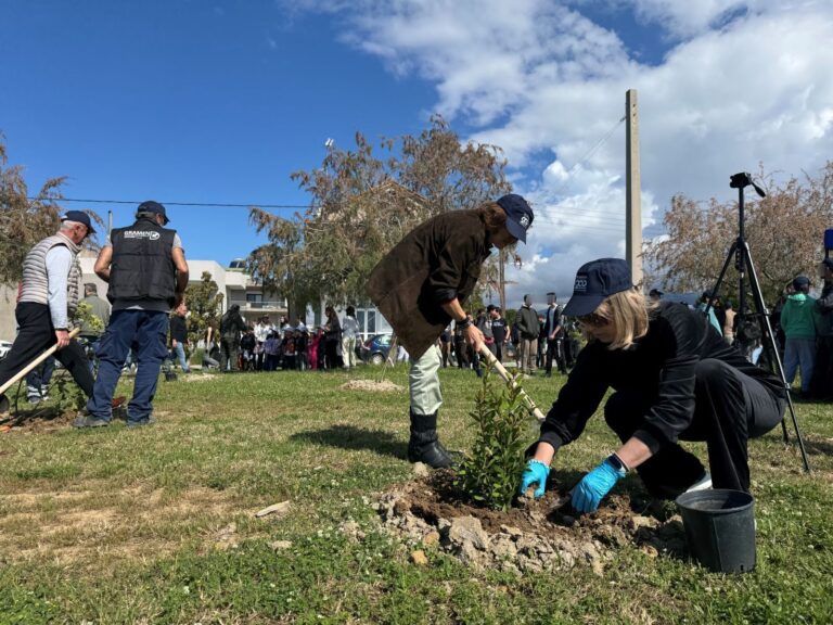 Με συμμετοχή η δράση δενδροφύτευσης στο Μεσολόγγι (φωτο)
