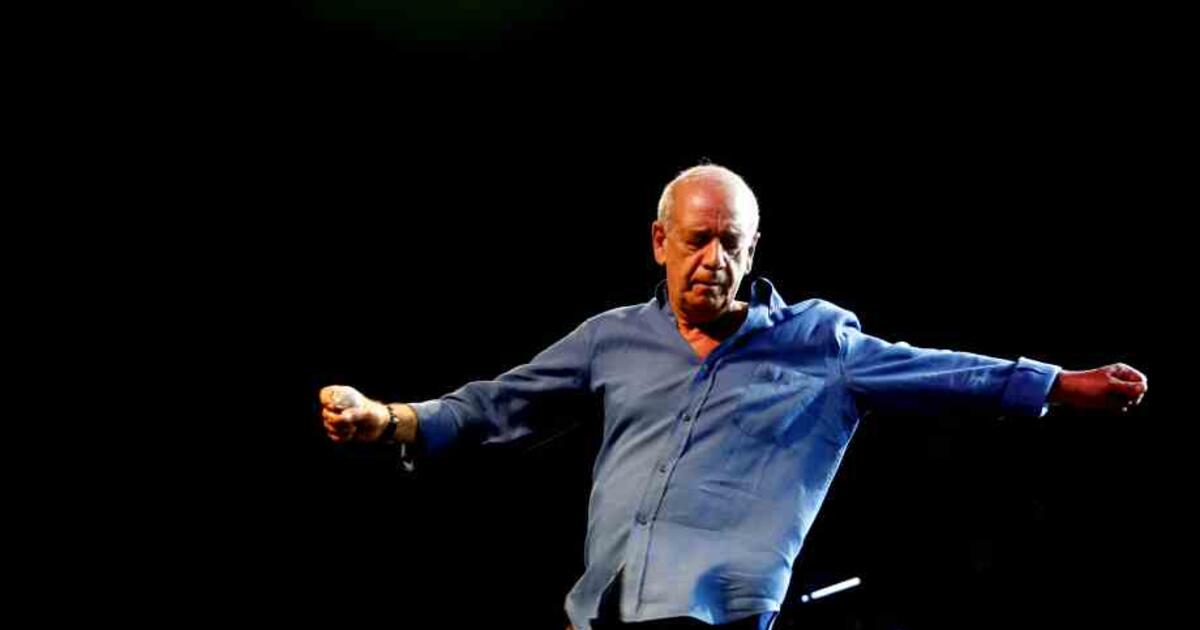 Ο Δημήτρης Μητροπάνος, η σκληρή ζωή του και η τεράστια καριέρα του