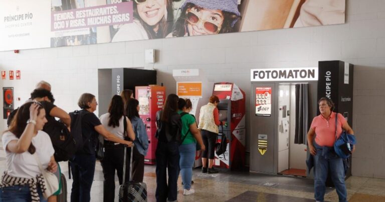 Ουρές στα ΑΤΜ για αναλήψεις
