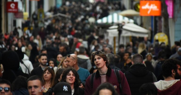 Πάσχα: Χωρίς συντάξεις και επιδόματα 2.5 εκ. δικαιούχοι