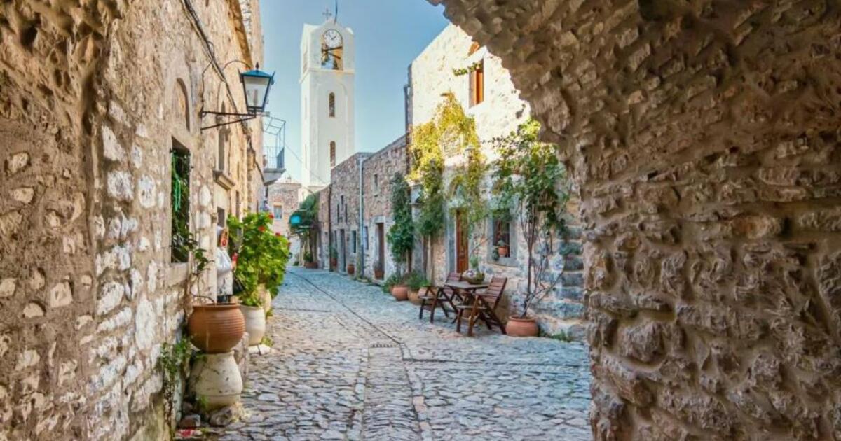Πάσχα με άρωμα μαστίχας και φαντασμαγορικά έθιμα
