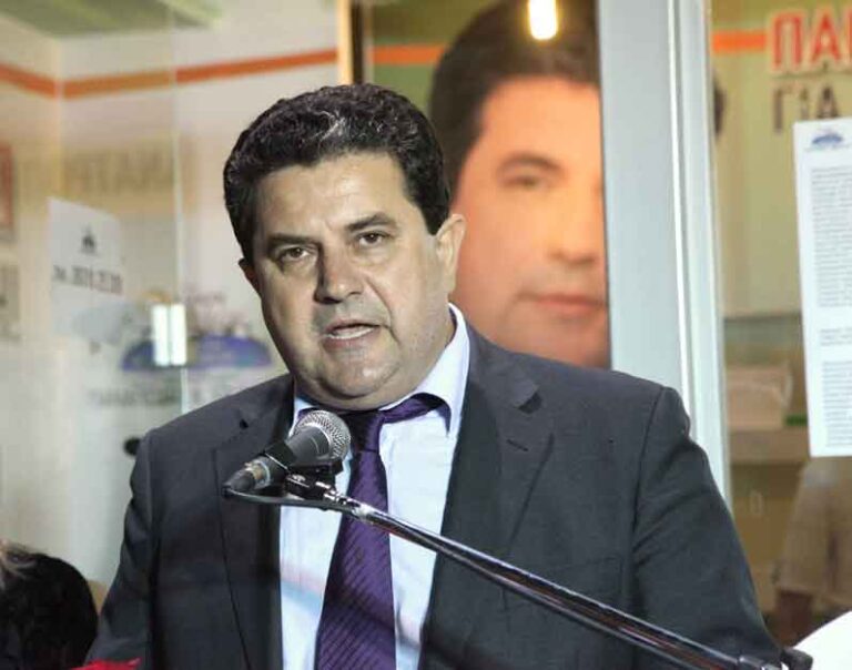 Ο πρώην δήμαρχος Μεσολογγίου Παναγιώτης Κατσούλης σε ανάρτησή του αναφέρεται στην απόλυσή του από το Δημόσιο κάνοντας ουσιαστικά λόγο για πρωτοφανή απόφαση.