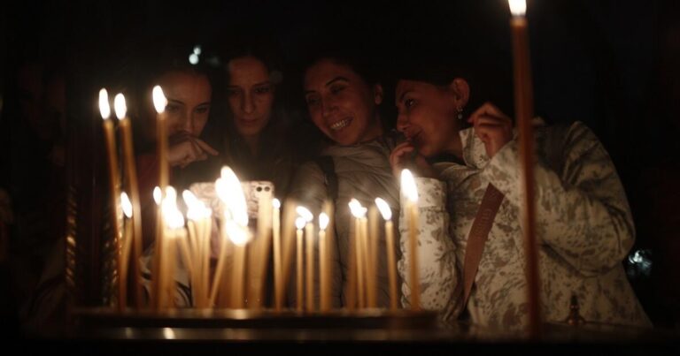 Πώς φτάνει στις λαμπάδες μας σε κάθε χωριό