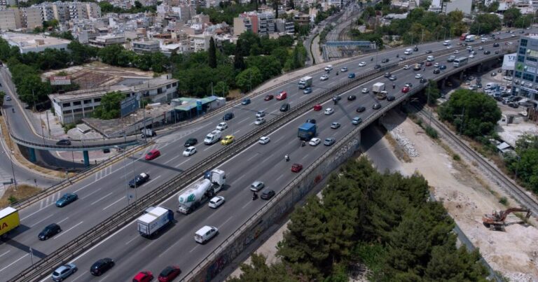 «Σημειωτόν» τα οχήματα σε άνοδο Κηφισού και στην Κηφισίας