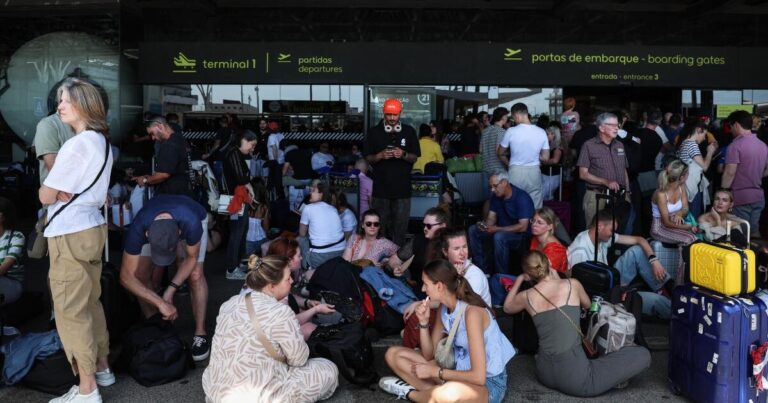 Σπάνιο ατμοσφαιρικό φαινόμενο προκάλεσε το μπλακ άουτ στην Ιβηρική: Χωρίς σιδηρόδρομο η Ισπανία