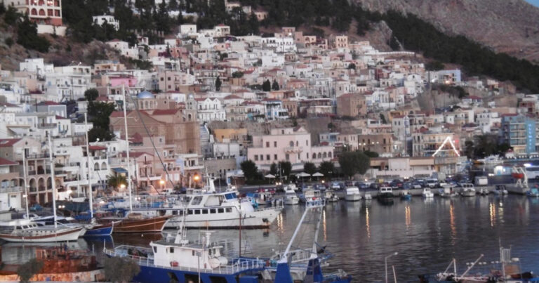Στο νοσοκομείο 15χρονος που τραυματίστηκε από φωτοβολίδα