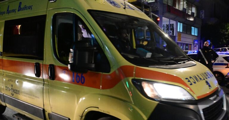 Τέσσερα άτομα επιτέθηκαν με μαγκούρες σε οδηγό ταξί