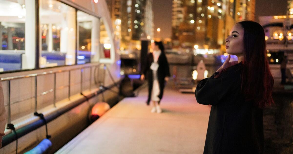 Το ανηλεές και ανούσιο κυνήγι «porta potty ινφλουένσερς» στο ελληνικό ίντερνετ