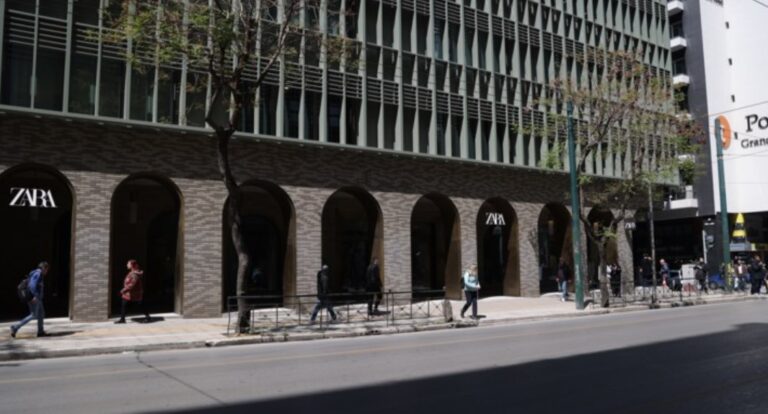 Το ισόγειο είναι τεράστιο Zara