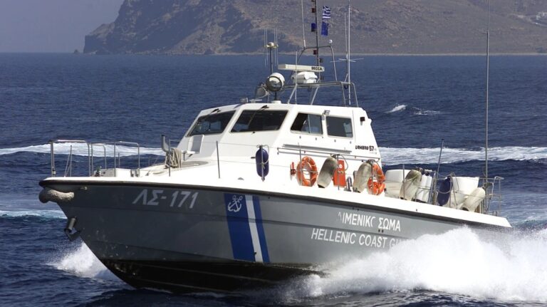 Τούρκοι διακινητές πυροβόλησαν κατά σκάφους του Λιμενικού κοντά σε ακτή της Λέσβου