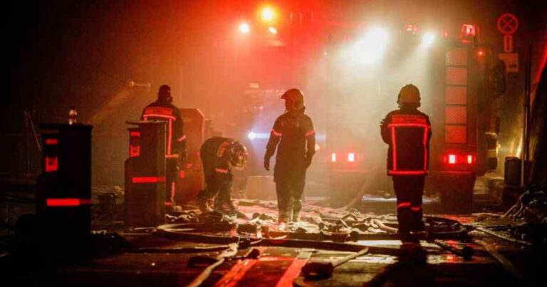 Φωτιά στην Κερατέα: Ενισχύθηκαν οι πυροσβεστικές δυνάμεις