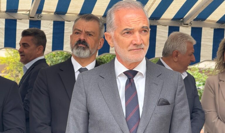 Χρειάζεται ένα εναλλακτικό κόμμα, εάν μου το ζητήσει η κοινωνία θα είμαι εκεί»