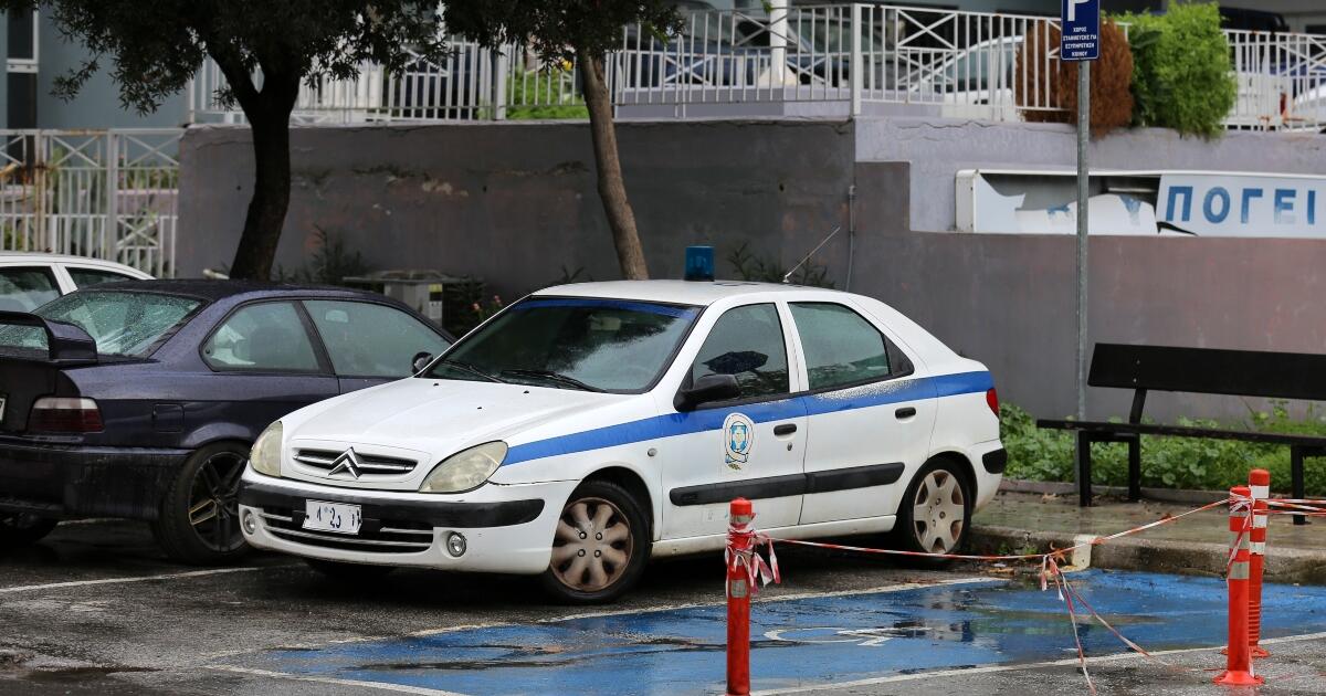 24χρονος μπήκε σε περιπολικό και έκανε τον παλιατζή από το μεγάφωνο