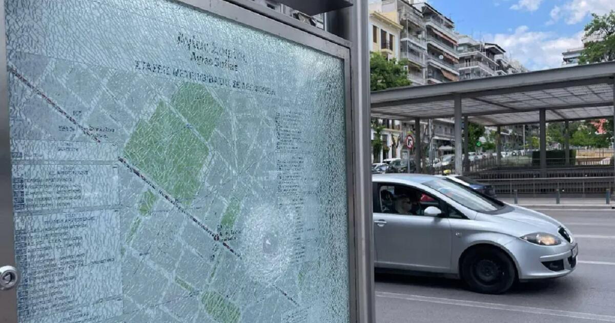 Βανδαλισμός στο μετρό Θεσσαλονίκης – Σπασμένα τζάμια στον σταθμό «Αγία Σοφία»