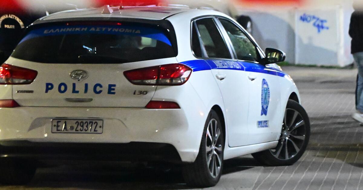 ΙΧ έπεσε σε στάση στο Χαλάνδρι: Τρεις τραυματίες
