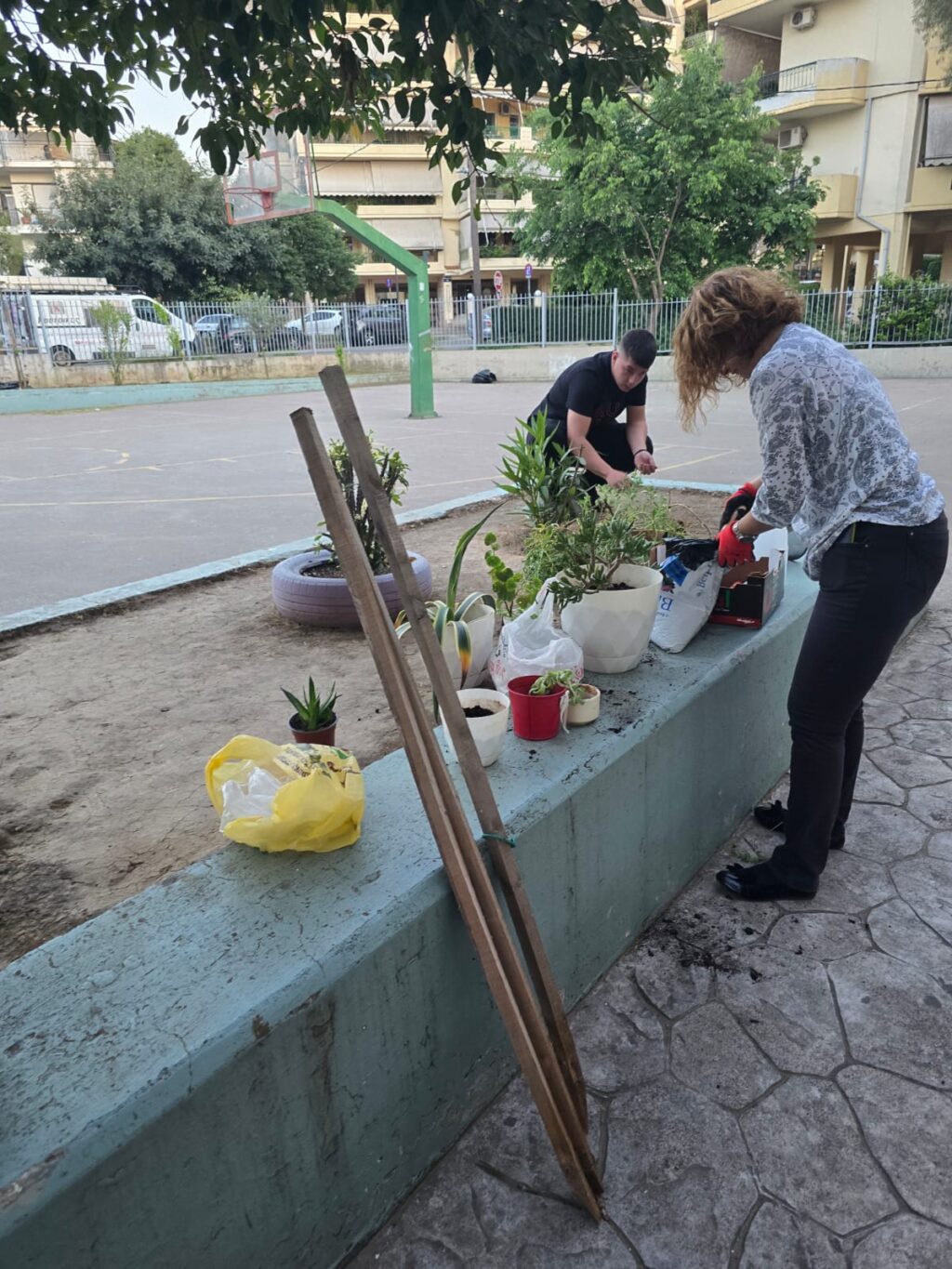 Εσπερινό Γυμνάσιο - Λύκειο Αγρινίου: Οι μαθητές φρόντισαν τον περιβάλλοντα χώρο του σχολείου