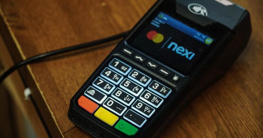 Η Ιερά Σύνοδος απαγόρευσε τα POS σε εκκλησίες