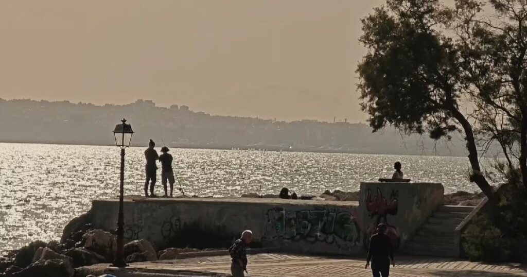Η αφρικανική σκόνη «έπνιξε» την Αττική – Βίντεο από Λυκαβηττό και Φάληρο