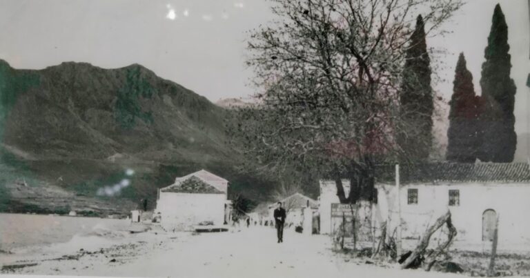 Η παλιά εκκλησία του Αη Νικόλα στον Μύτικα Αιτ/νίας.